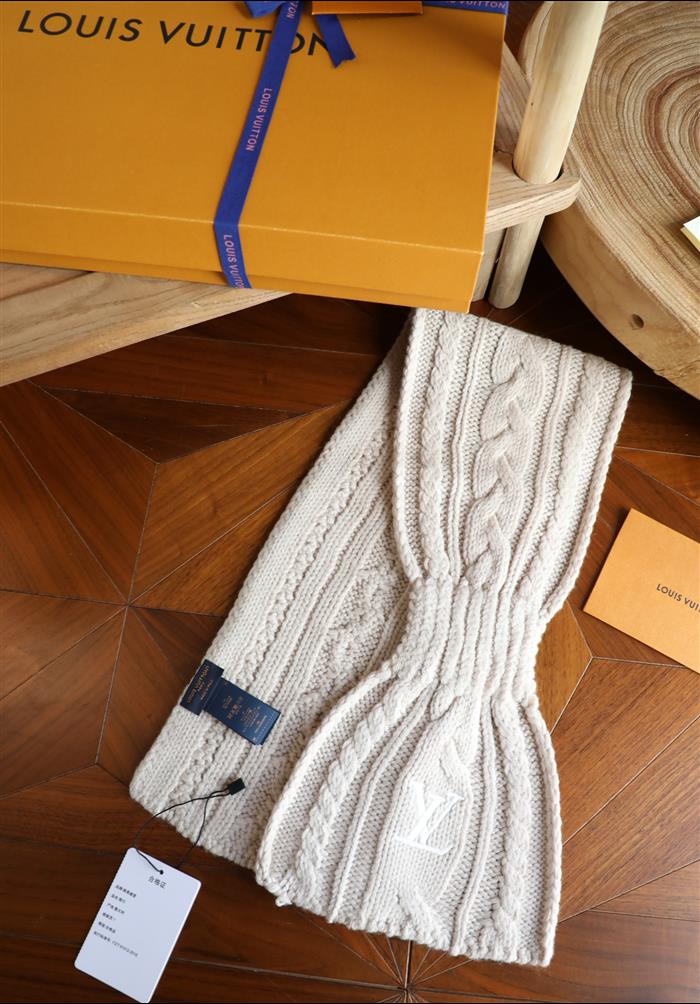 2026116115858369 100